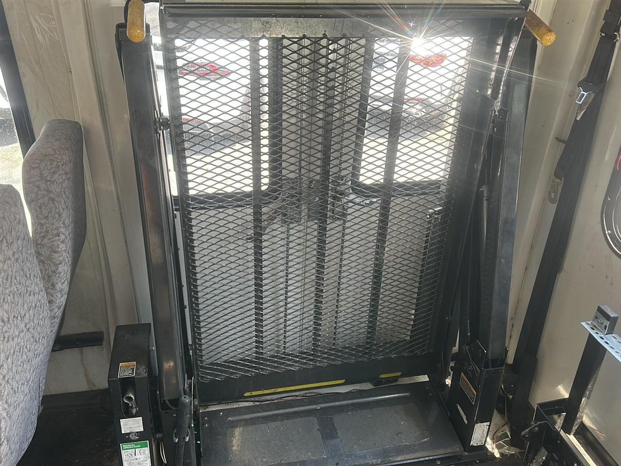Ford Econoline E-450 Super Duty 2003