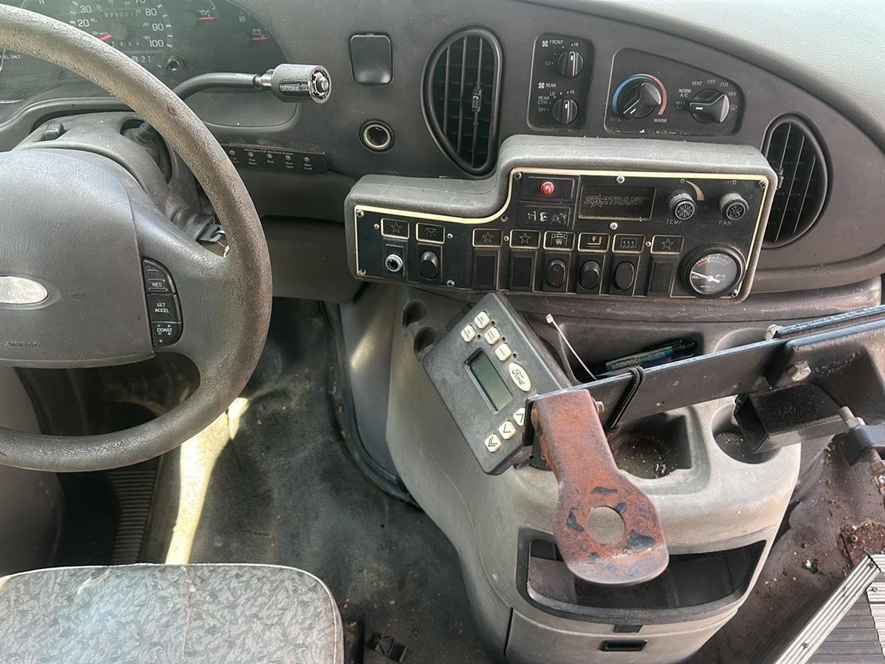 Ford Econoline E-450 Super Duty 2003