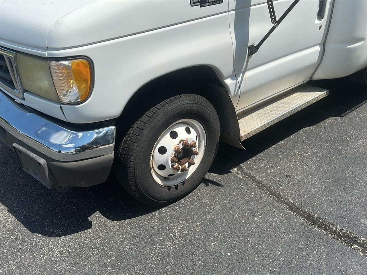Ford Econoline E-450 Super Duty 2003