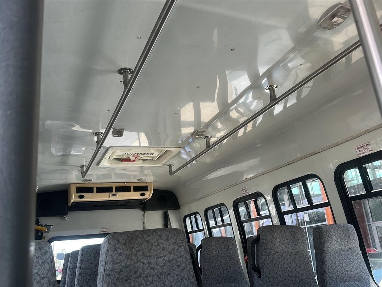 Ford Econoline E-450 Super Duty 2003
