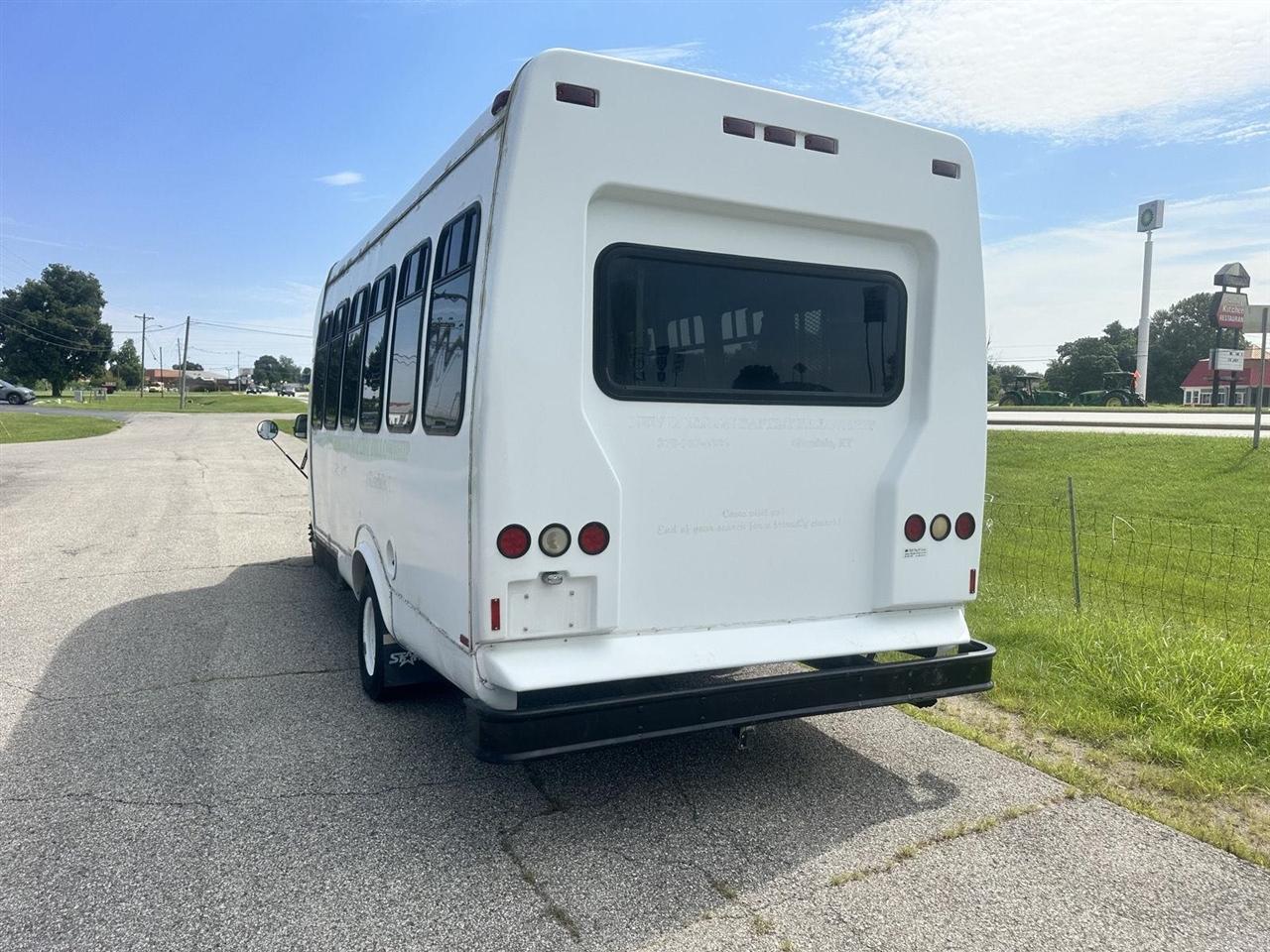 Ford Econoline E-450 Super Duty 2003