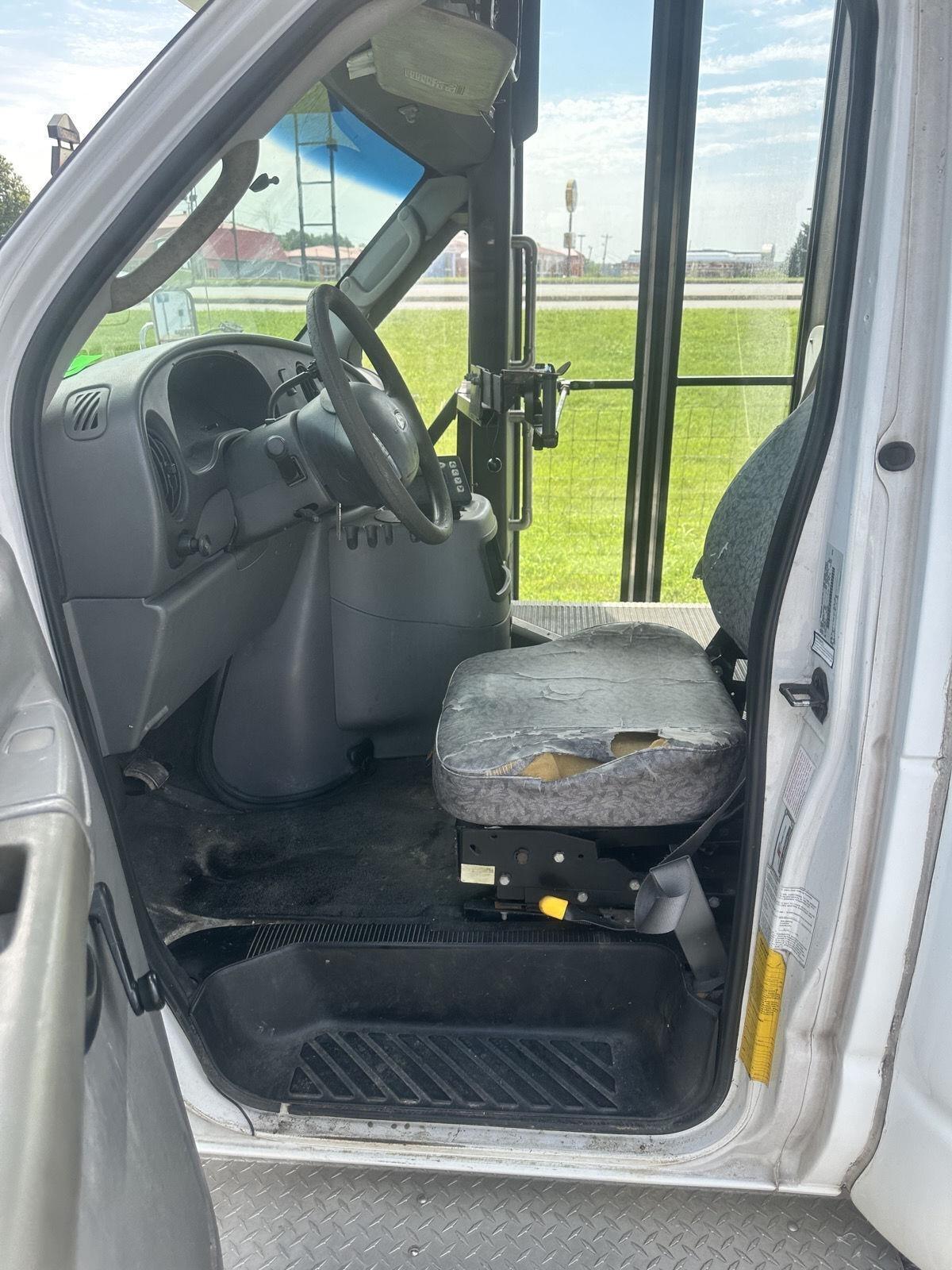 Ford Econoline E-450 Super Duty 2003