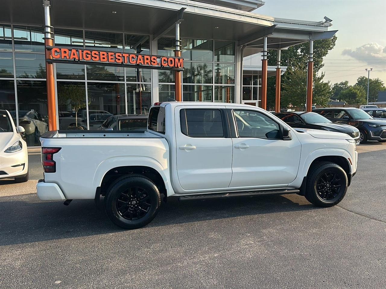 Nissan Frontier SV Crew Cab 4WD 2023