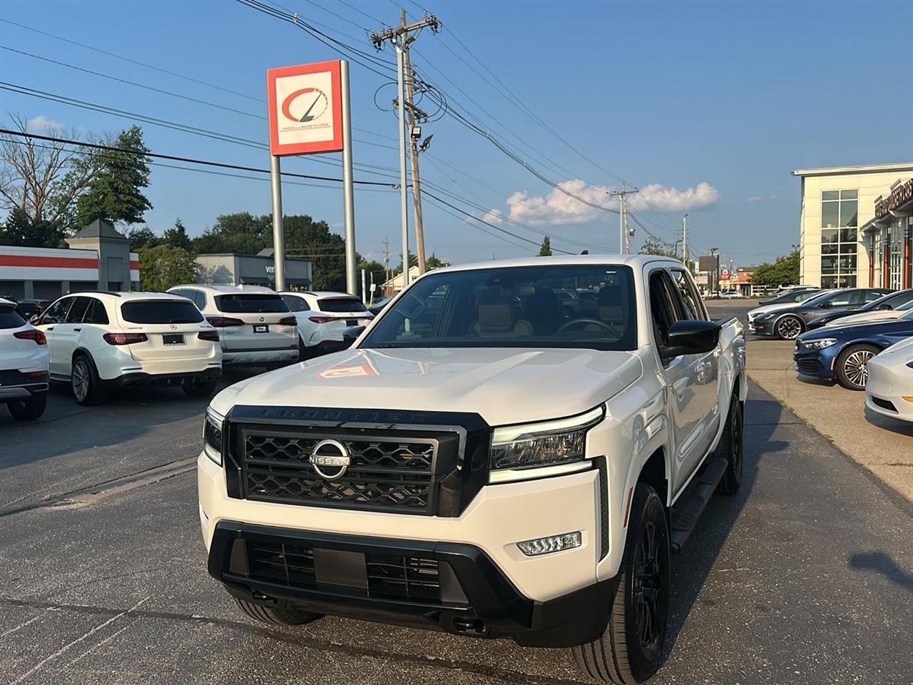 Nissan Frontier SV Crew Cab 4WD 2023