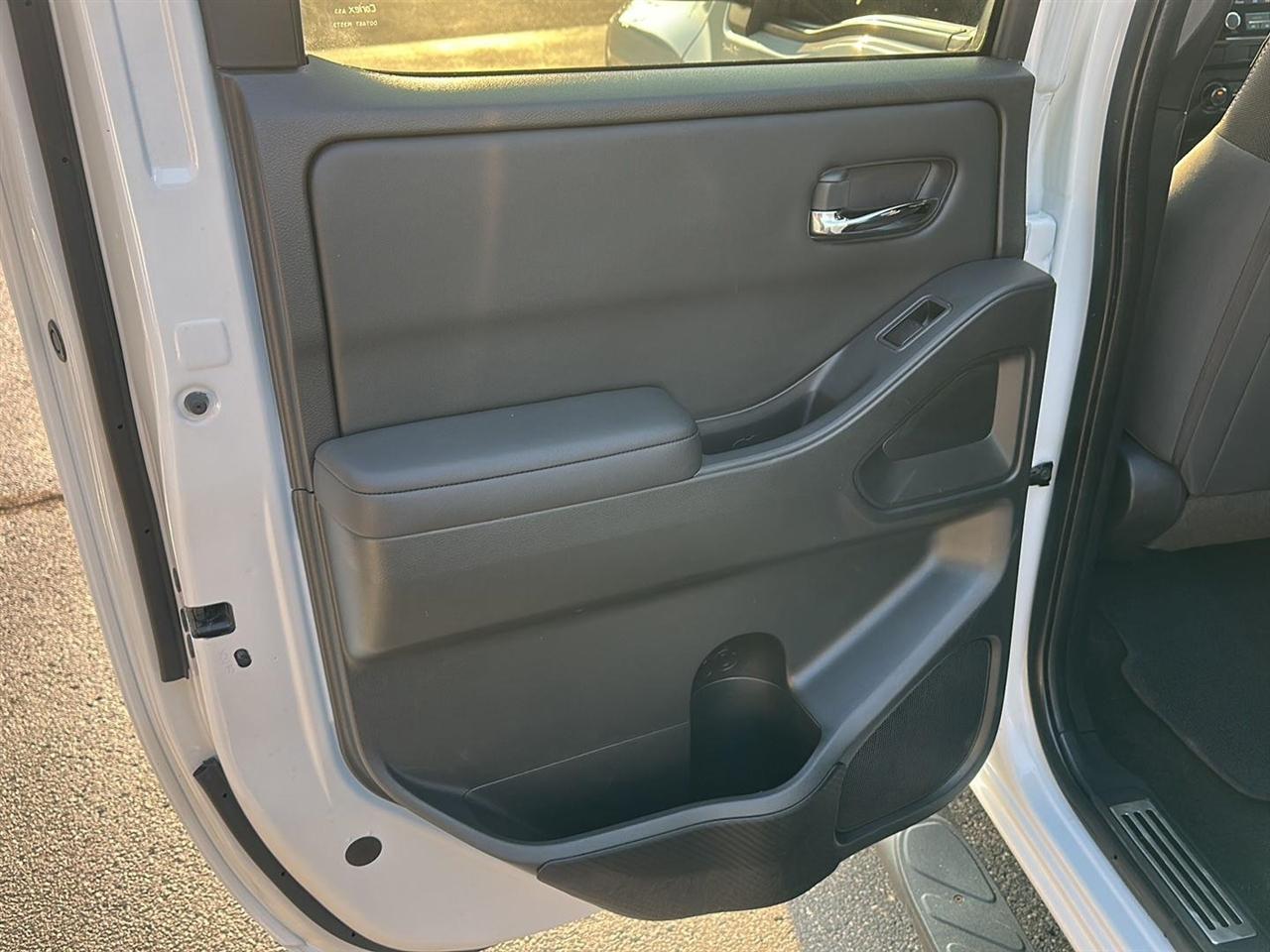 Nissan Frontier SV Crew Cab 4WD 2023