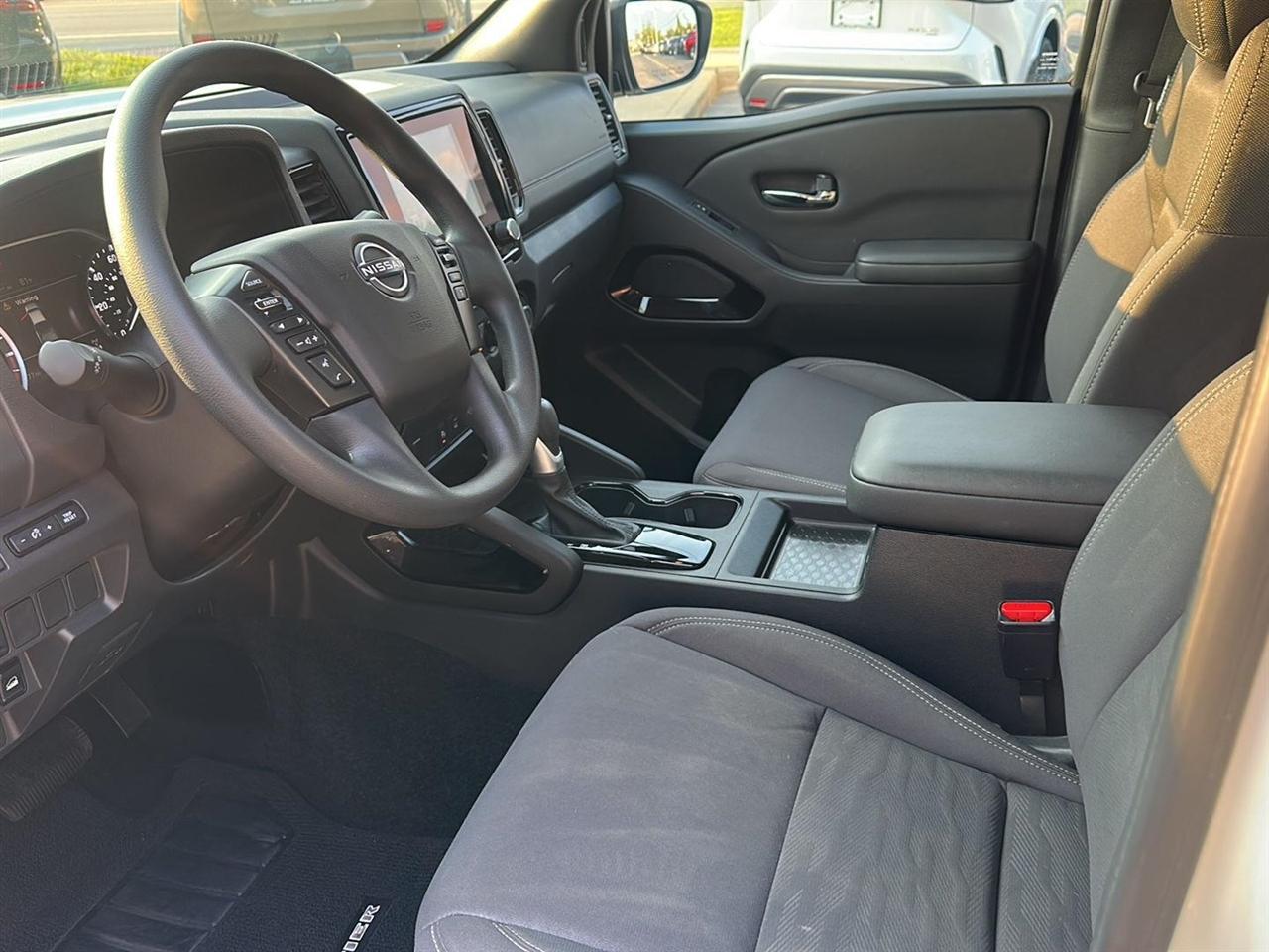 Nissan Frontier SV Crew Cab 4WD 2023