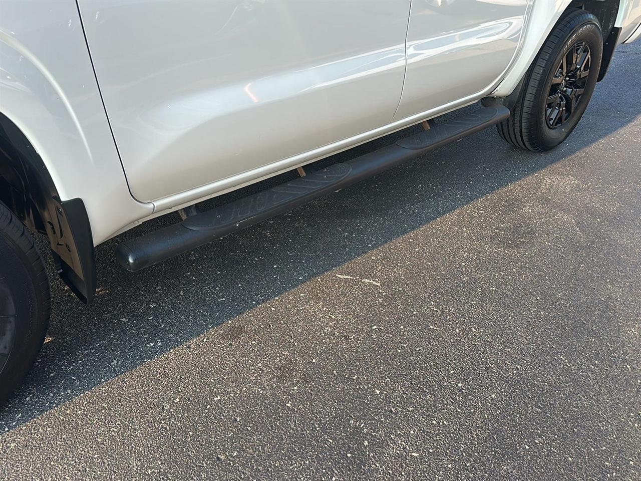 Nissan Frontier SV Crew Cab 4WD 2023