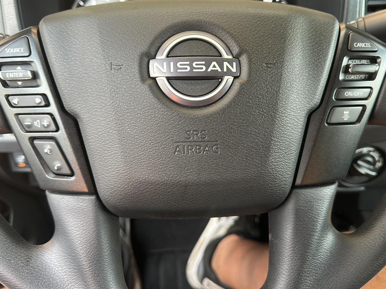 Nissan Frontier SV Crew Cab 4WD 2023