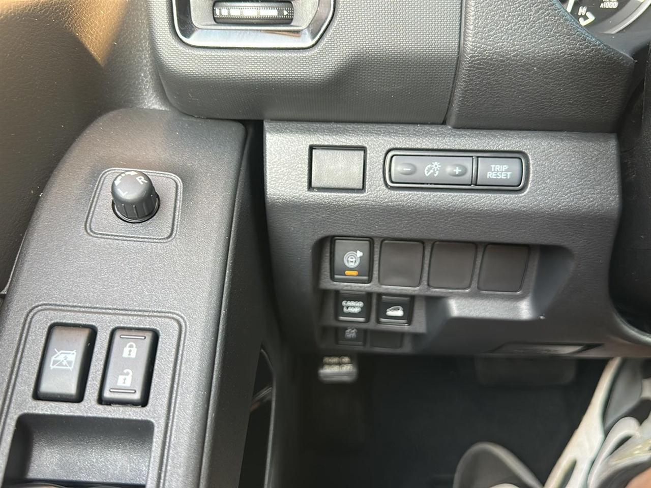 Nissan Frontier SV Crew Cab 4WD 2023