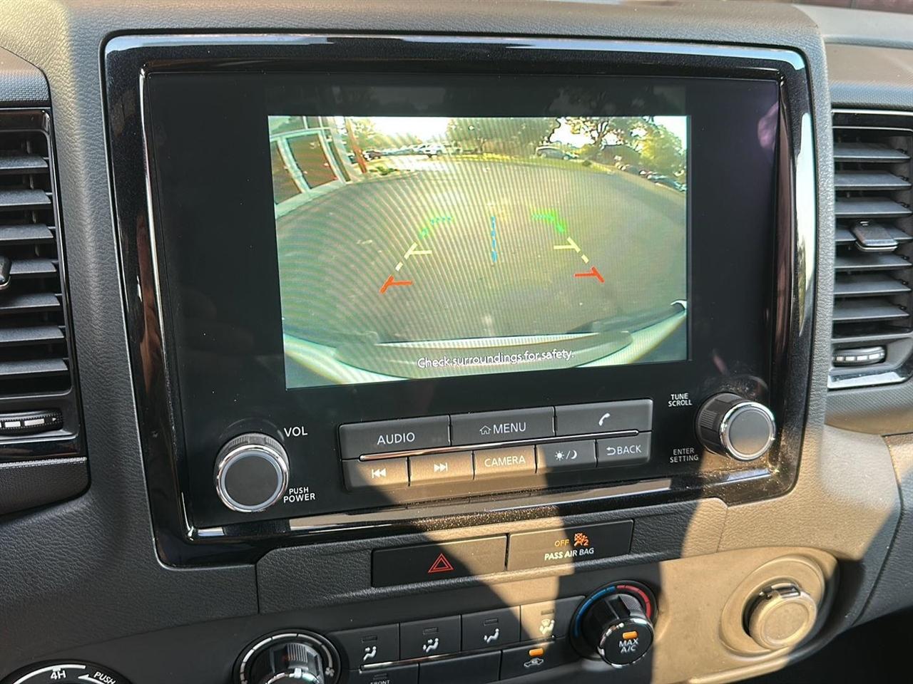 Nissan Frontier SV Crew Cab 4WD 2023