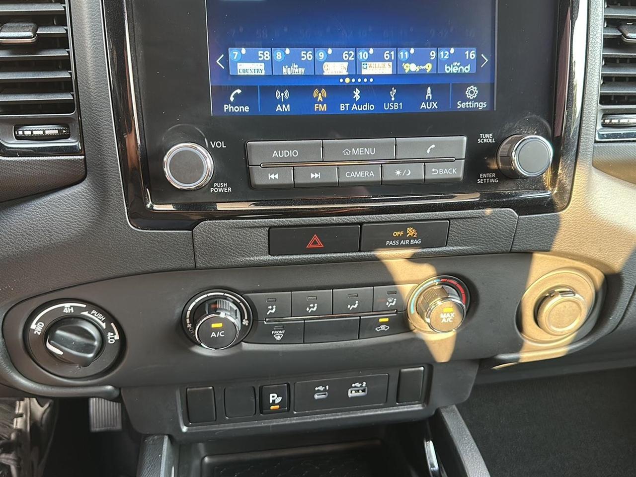 Nissan Frontier SV Crew Cab 4WD 2023