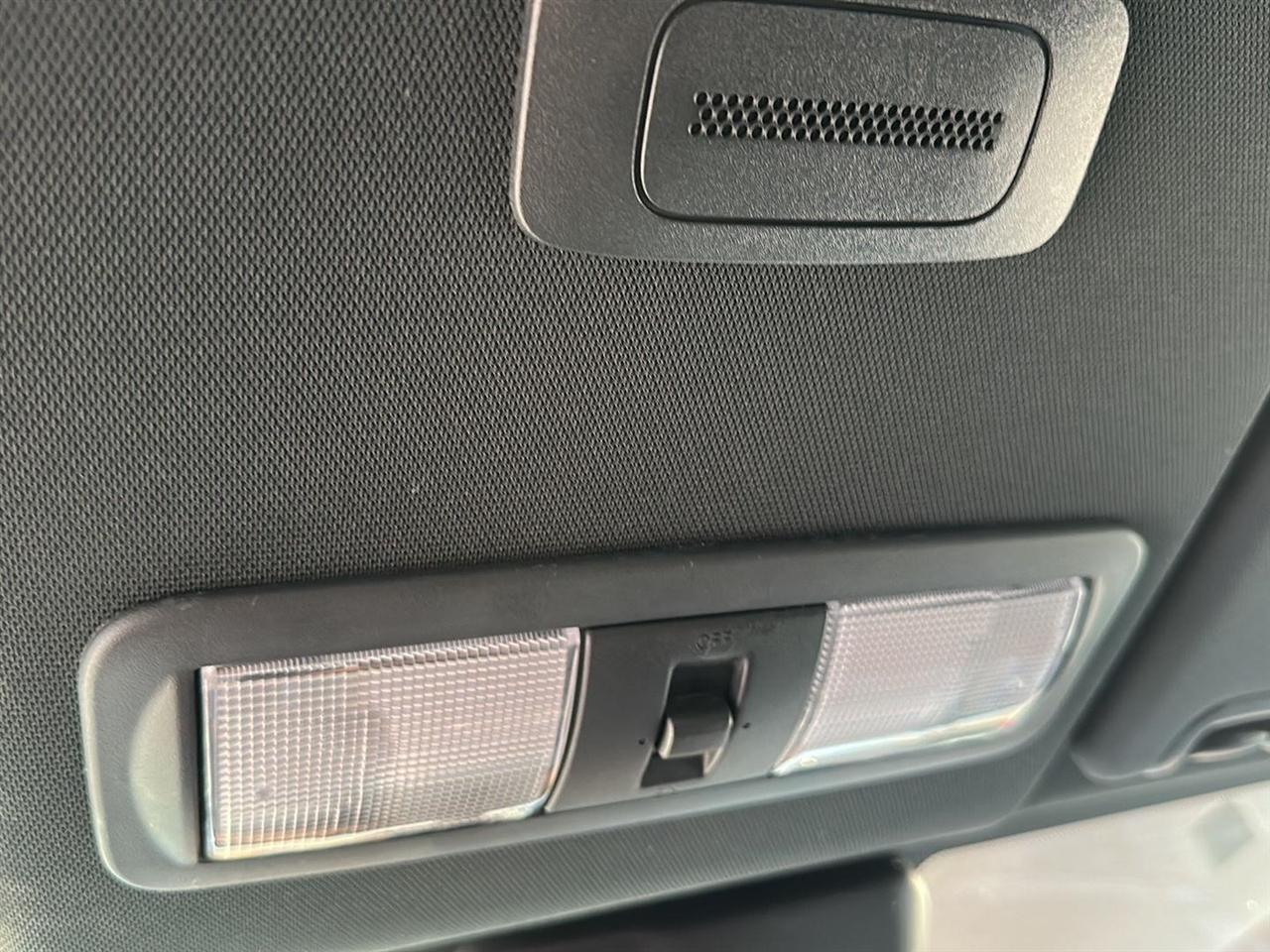 Nissan Frontier SV Crew Cab 4WD 2023