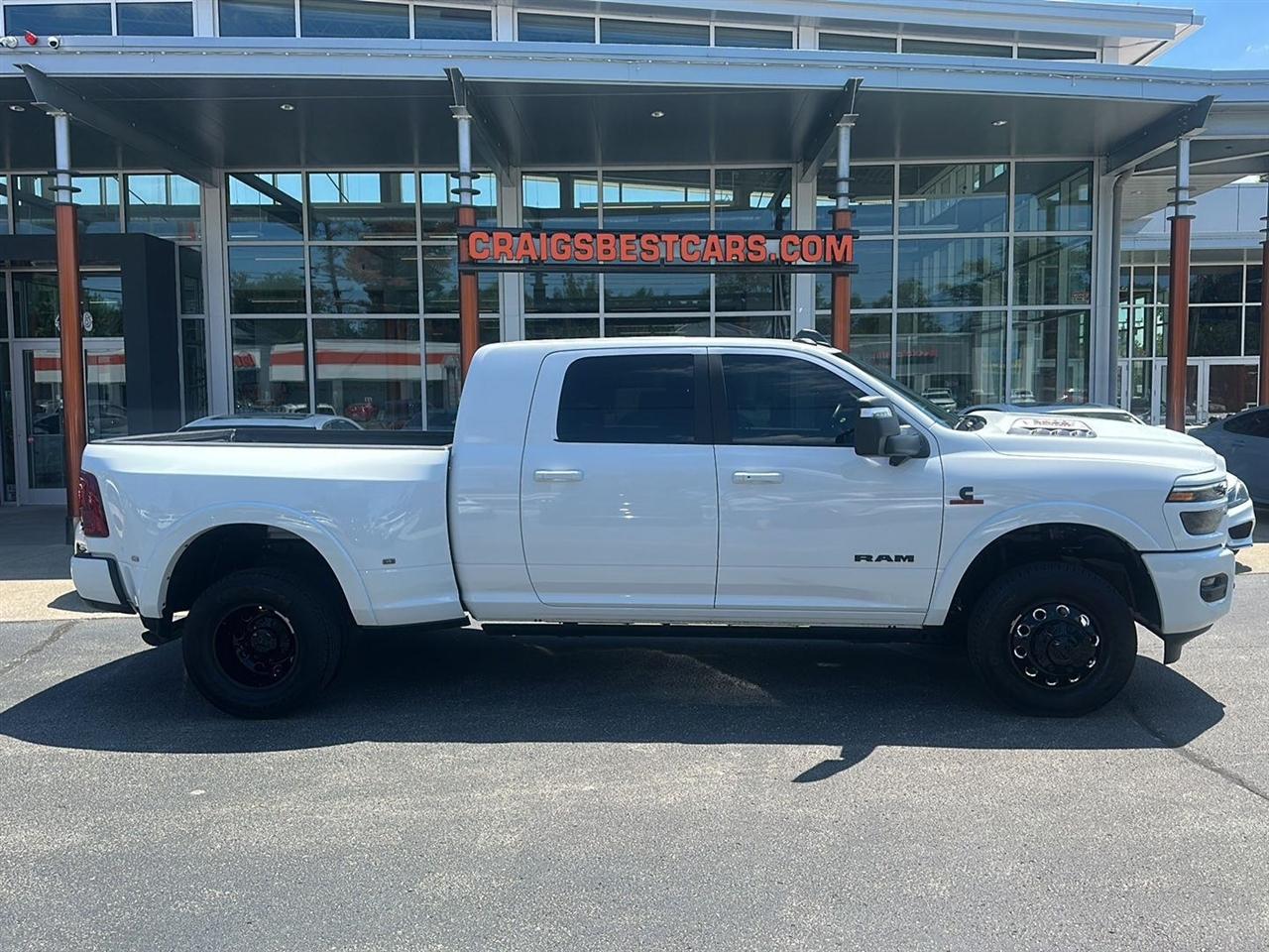 RAM 3500 Limited Mega Cab 4WD DRW 2026