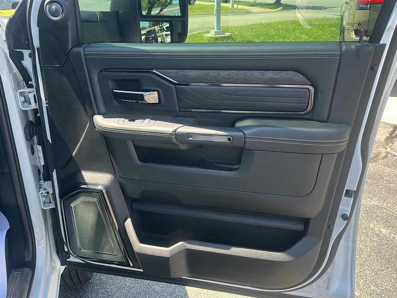 RAM 3500 Limited Mega Cab 4WD DRW 2026