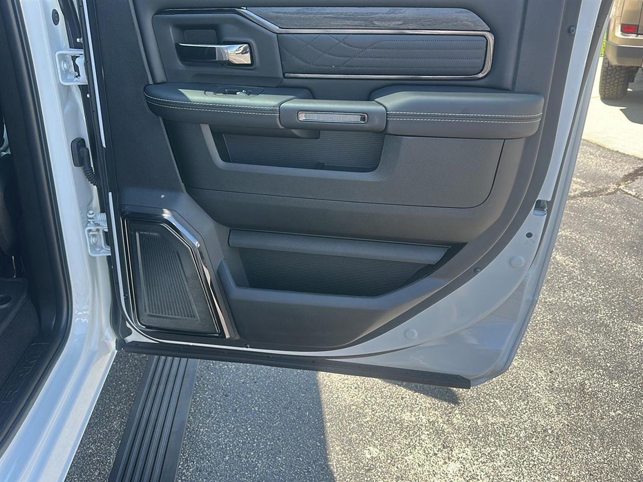 RAM 3500 Limited Mega Cab 4WD DRW 2026