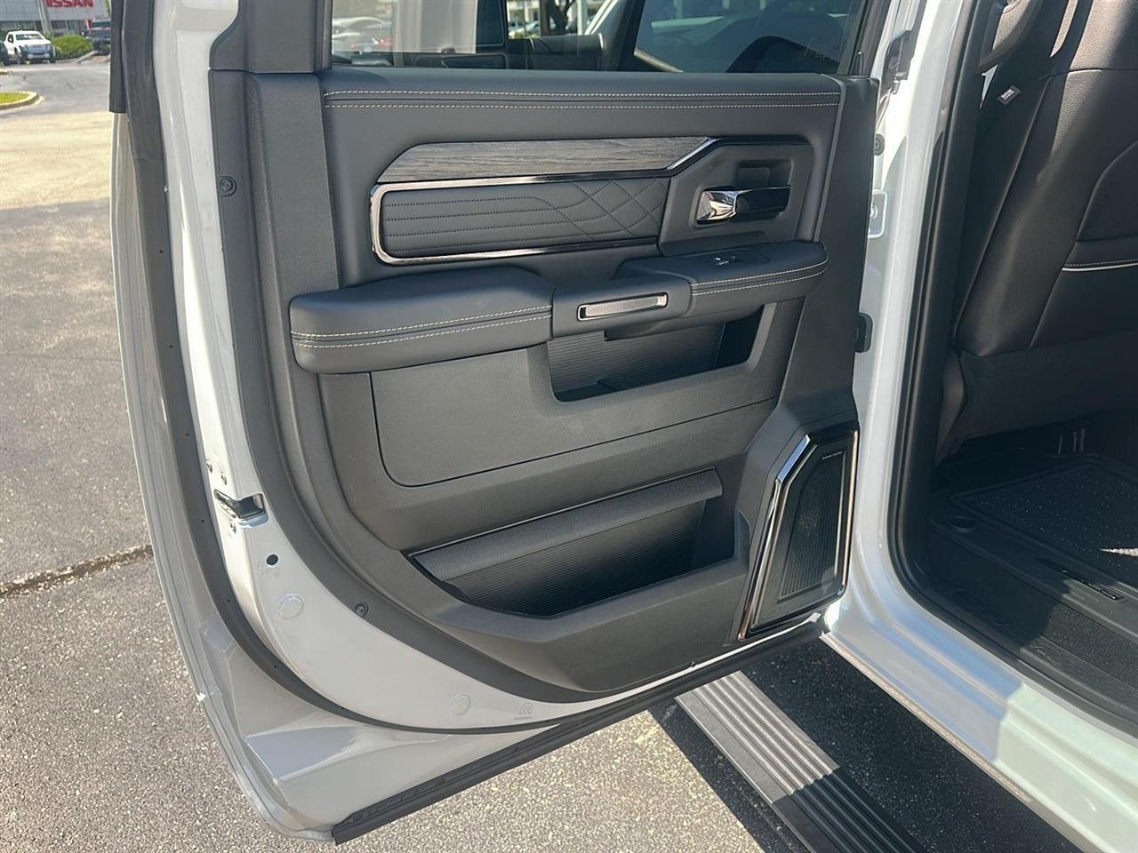 RAM 3500 Limited Mega Cab 4WD DRW 2026