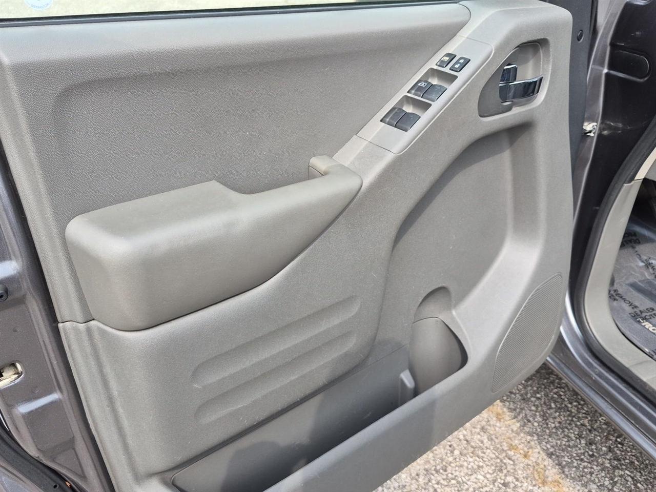 Nissan Frontier SV Crew Cab 5AT 4WD 2018