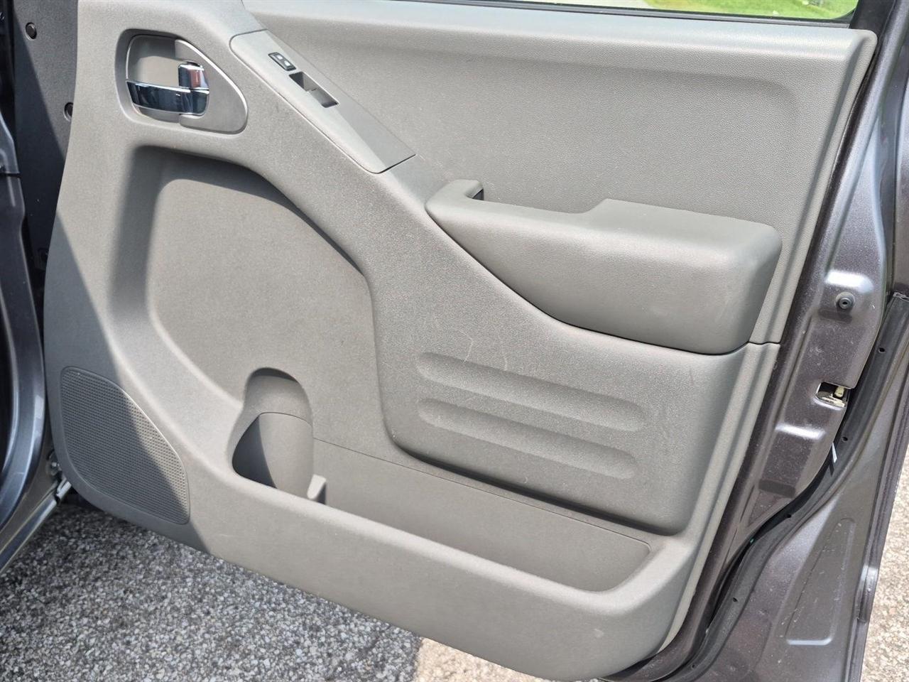 Nissan Frontier SV Crew Cab 5AT 4WD 2018