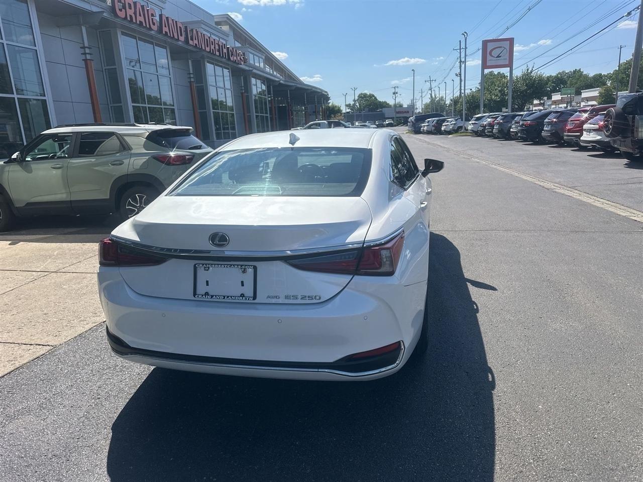 Lexus ES 250 Base 2021