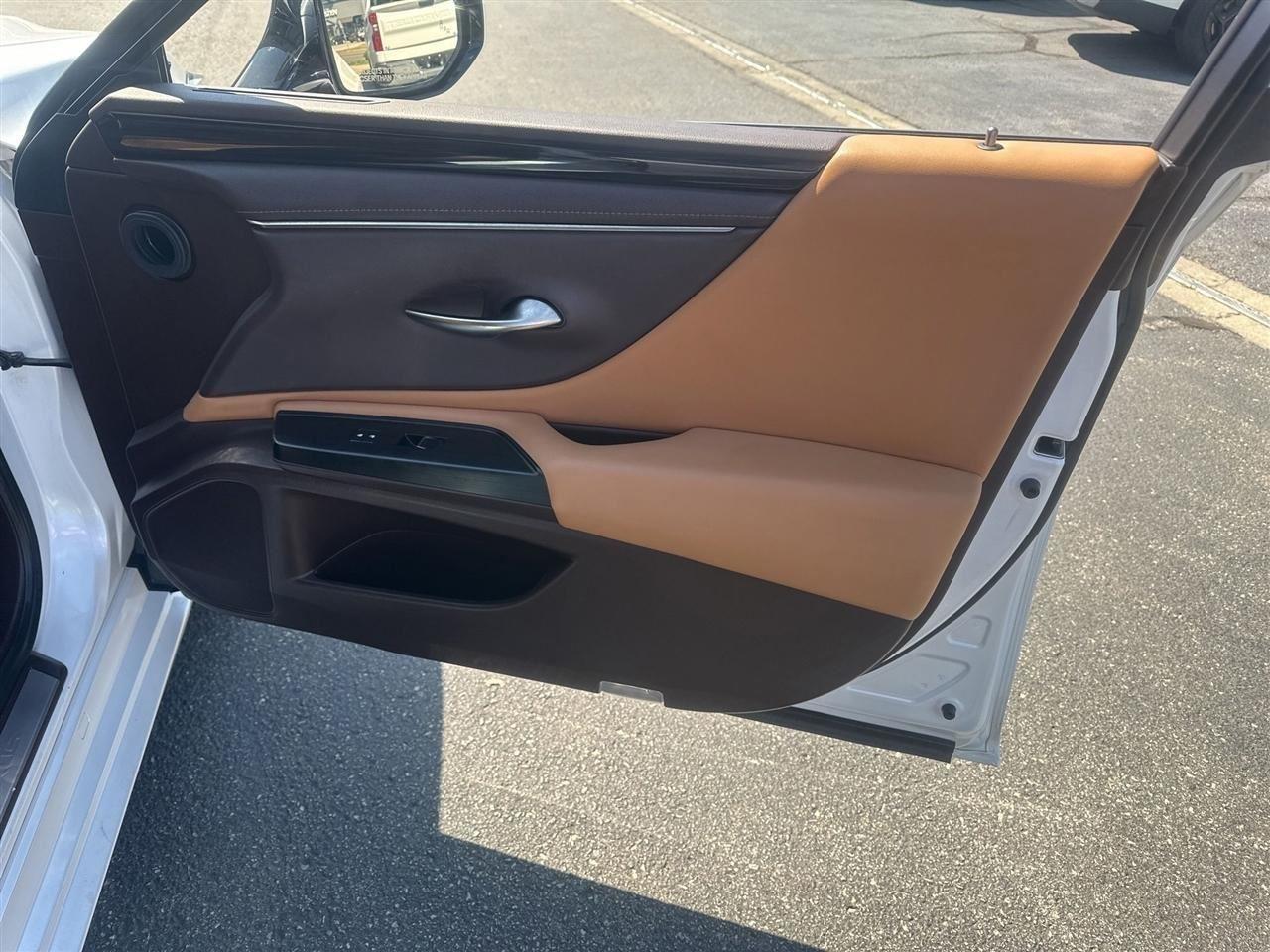 Lexus ES 250 Base 2021