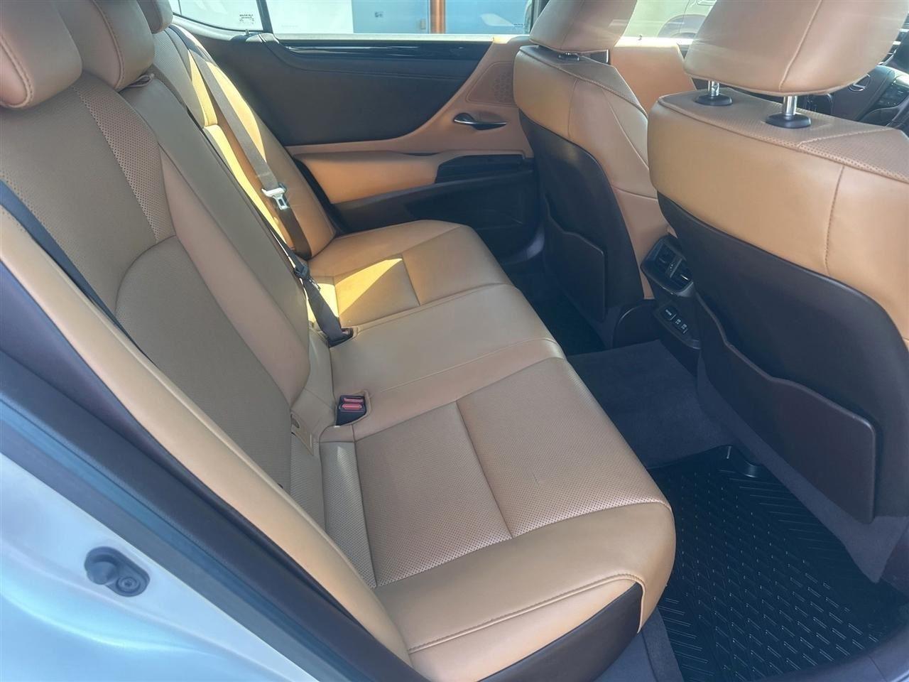 Lexus ES 250 Base 2021