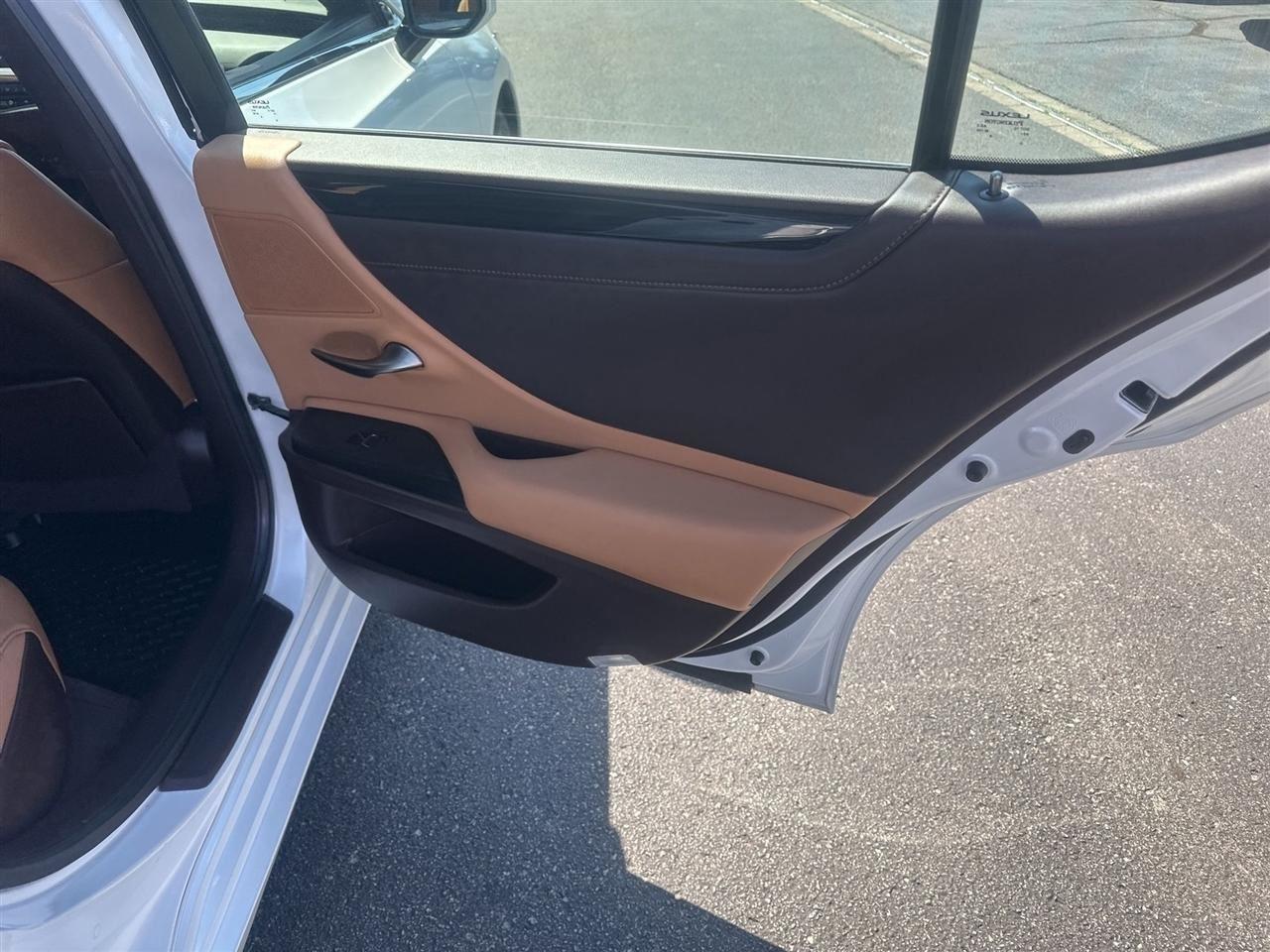 Lexus ES 250 Base 2021