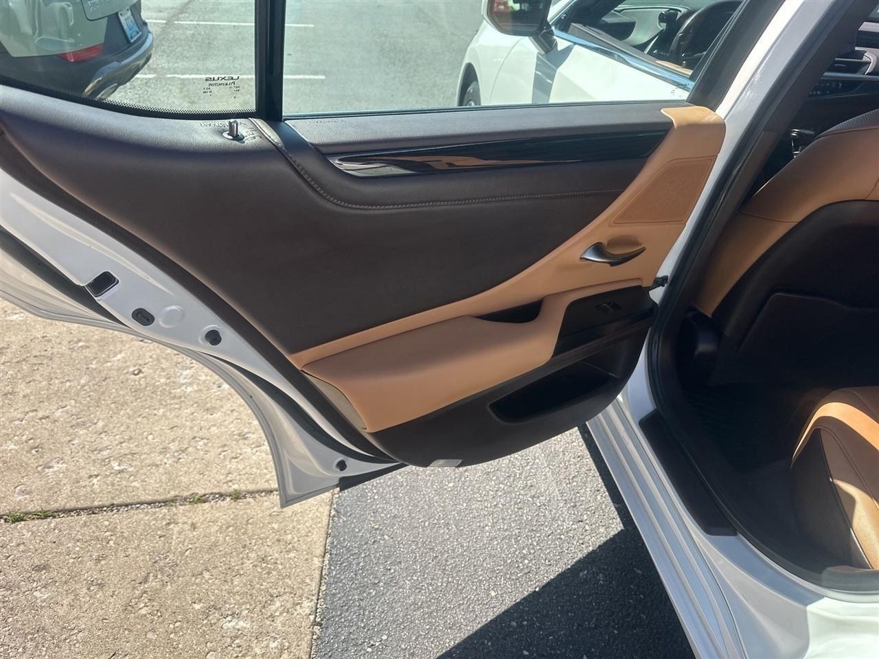 Lexus ES 250 Base 2021
