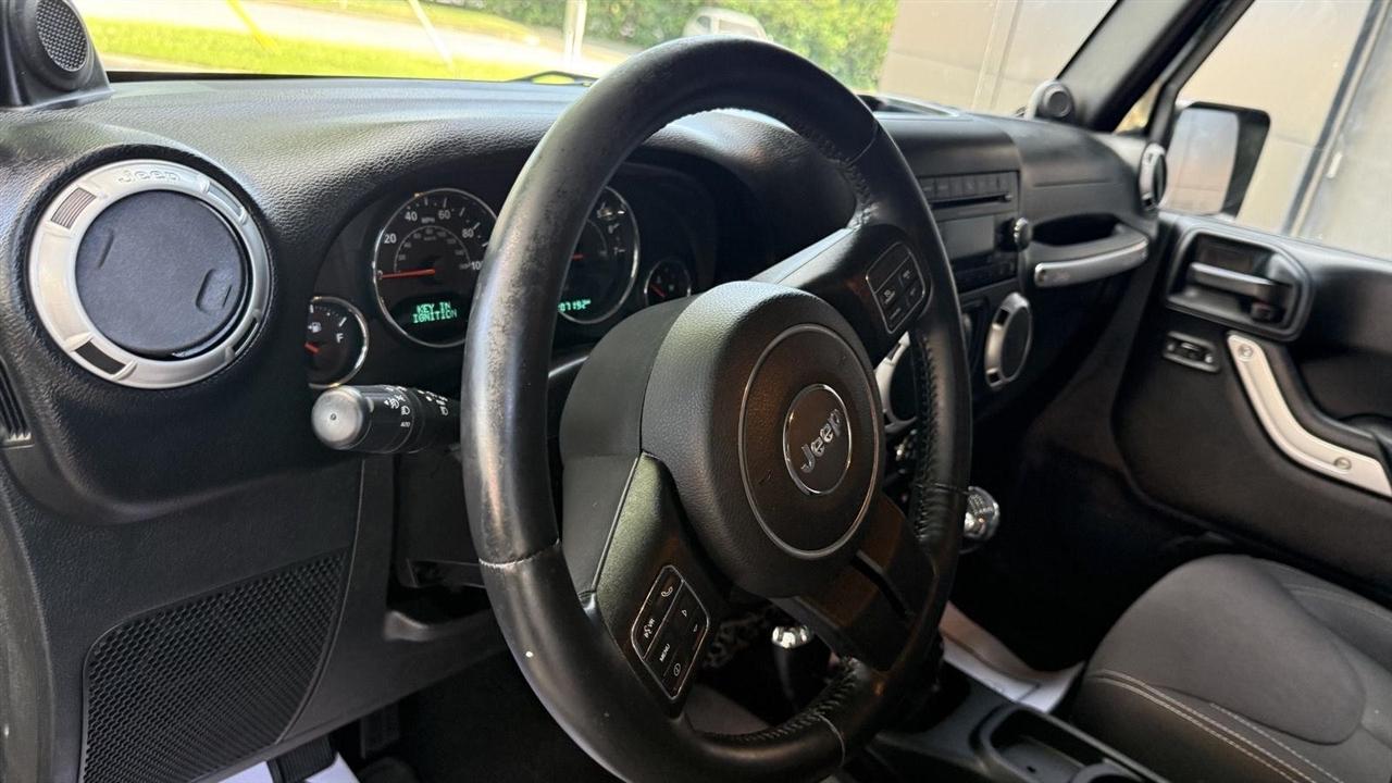 Jeep Wrangler Sahara 4WD 2014