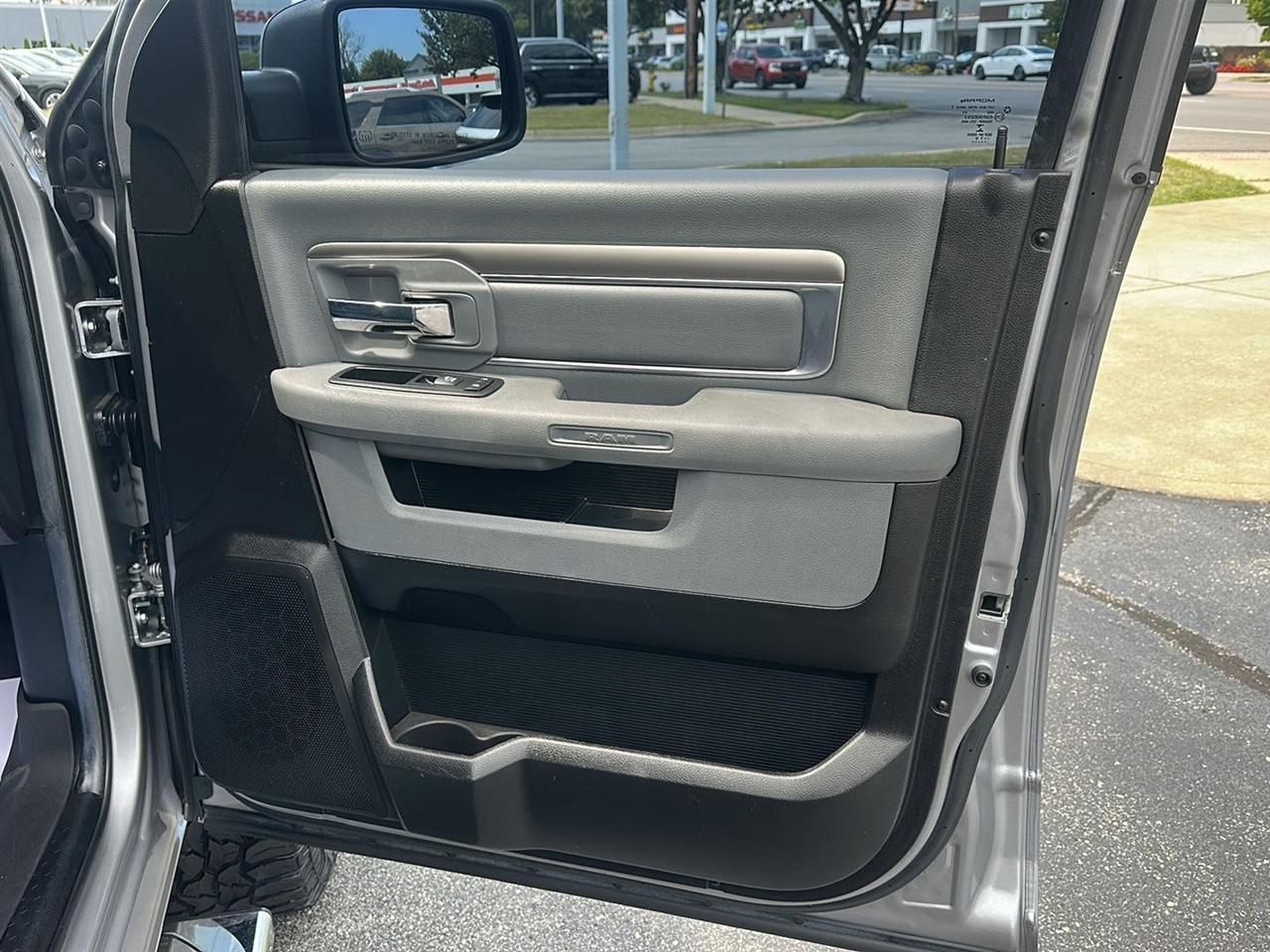 RAM 1500 Classic Tradesman Crew Cab LWB 4WD 2019