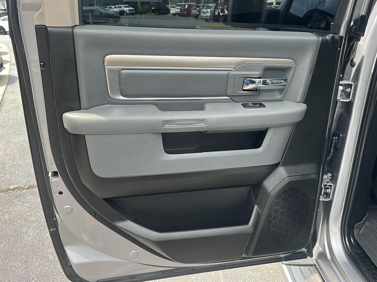 RAM 1500 Classic Tradesman Crew Cab LWB 4WD 2019