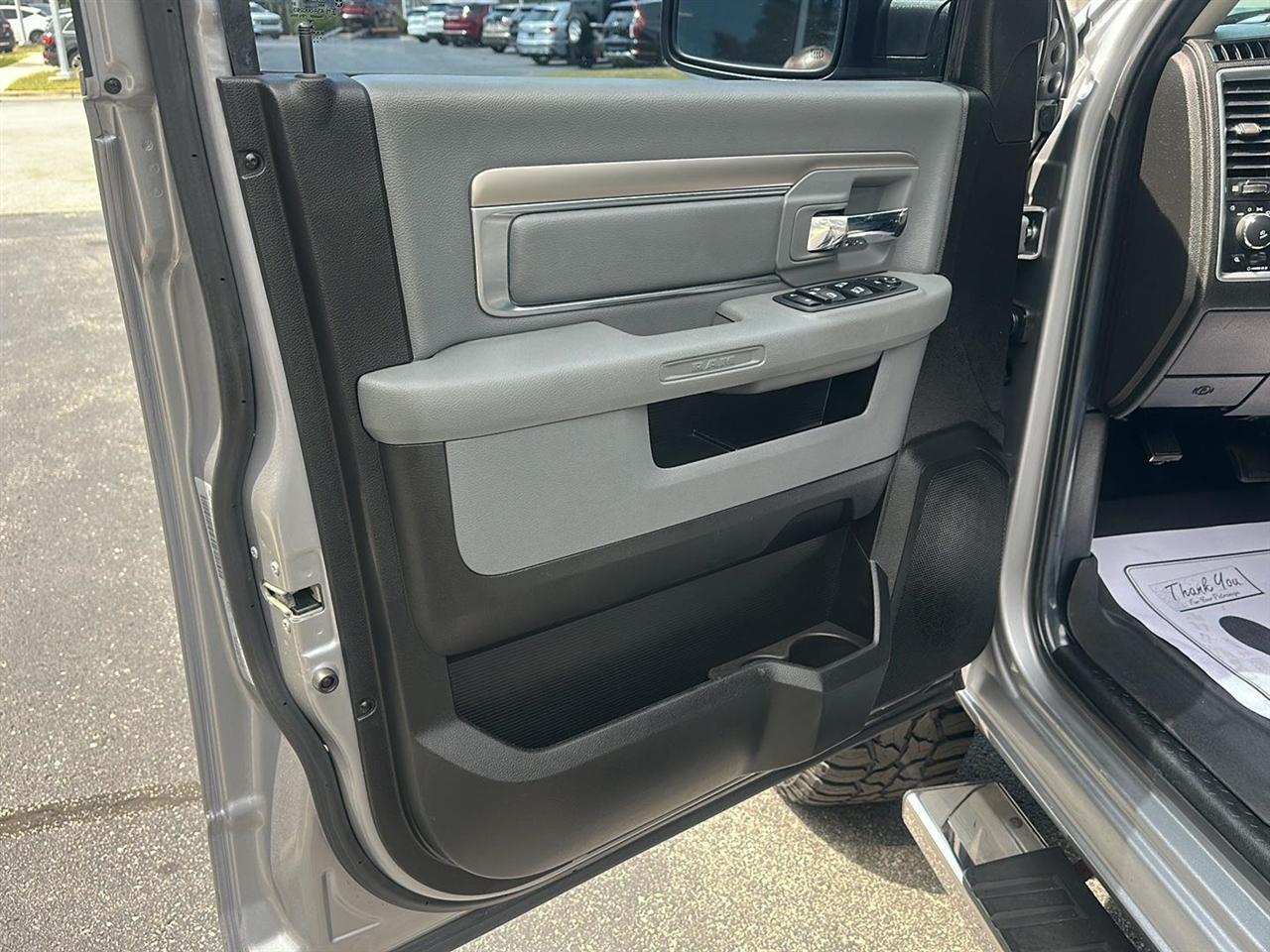 RAM 1500 Classic Tradesman Crew Cab LWB 4WD 2019