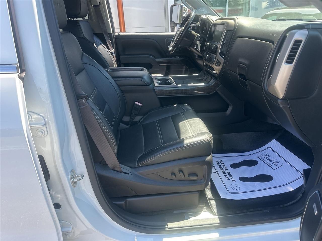 GMC Sierra 3500HD Denali Crew Cab 4WD 2015
