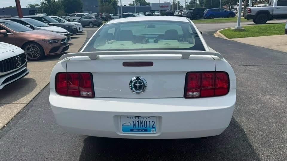 Ford Mustang V6 Standard Coupe 2006