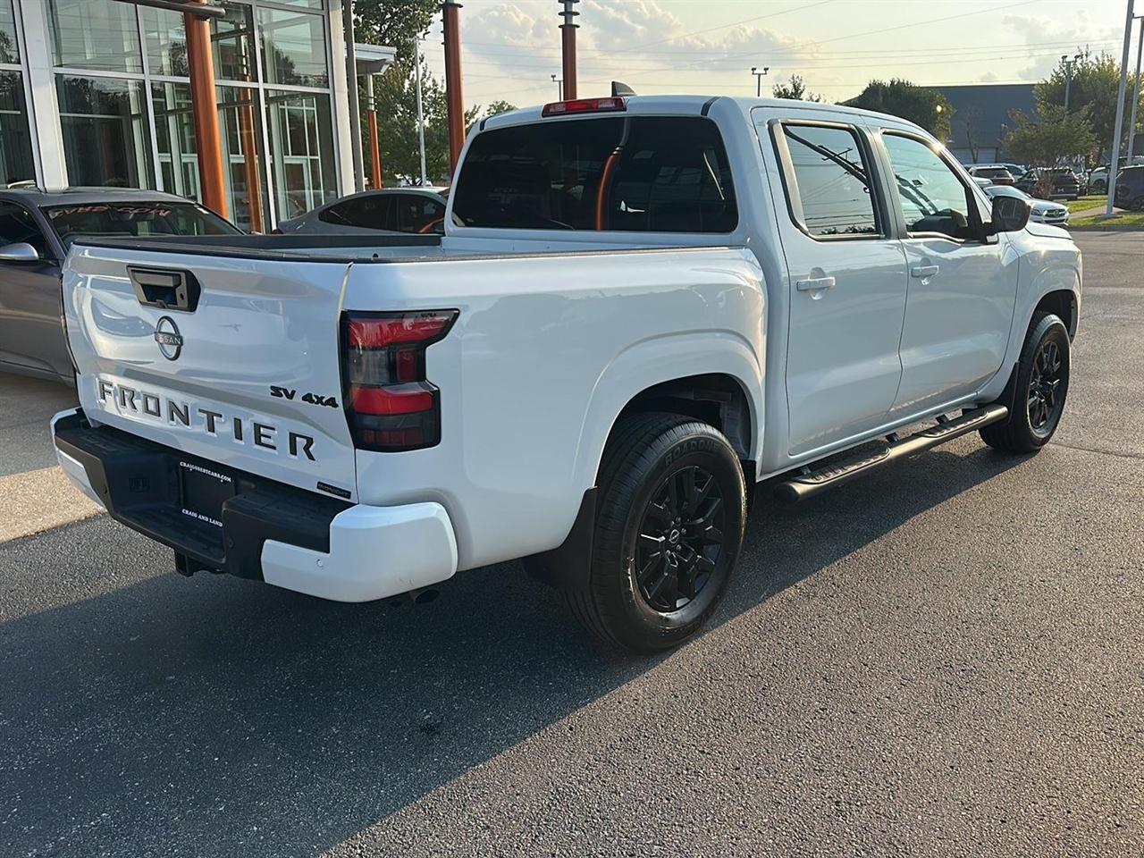 Nissan Frontier SV Crew Cab 4WD 2023