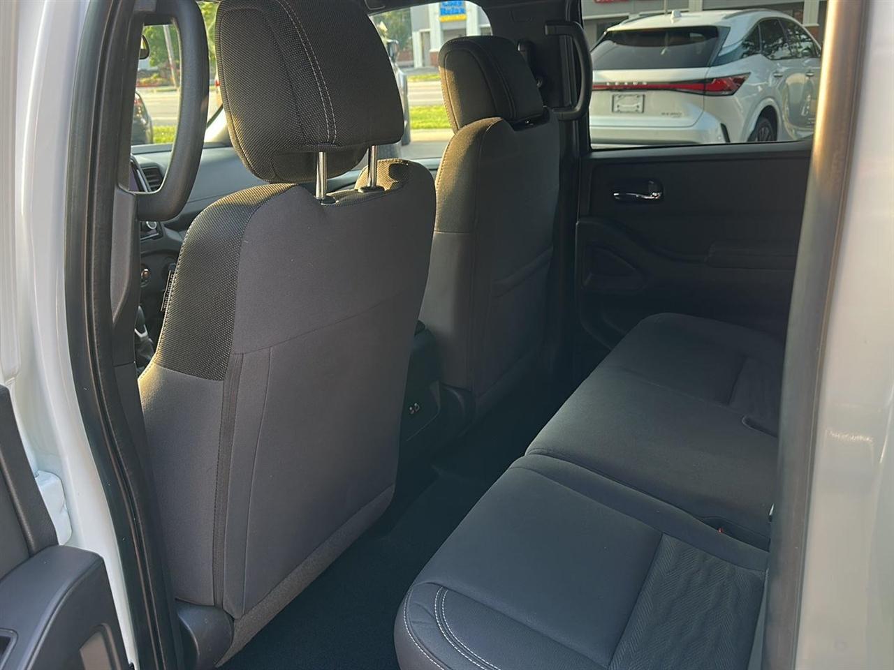 Nissan Frontier SV Crew Cab 4WD 2023