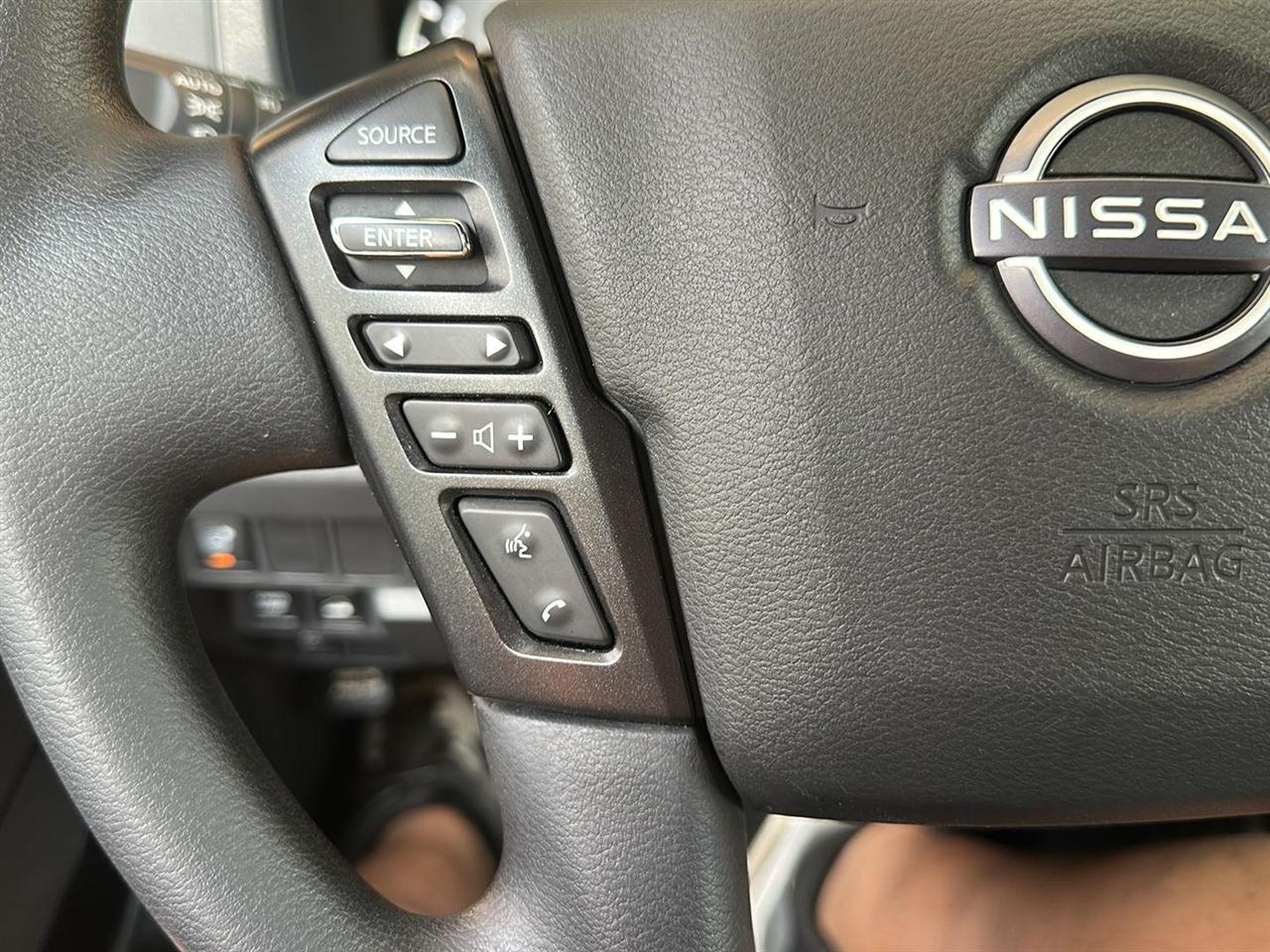 Nissan Frontier SV Crew Cab 4WD 2023