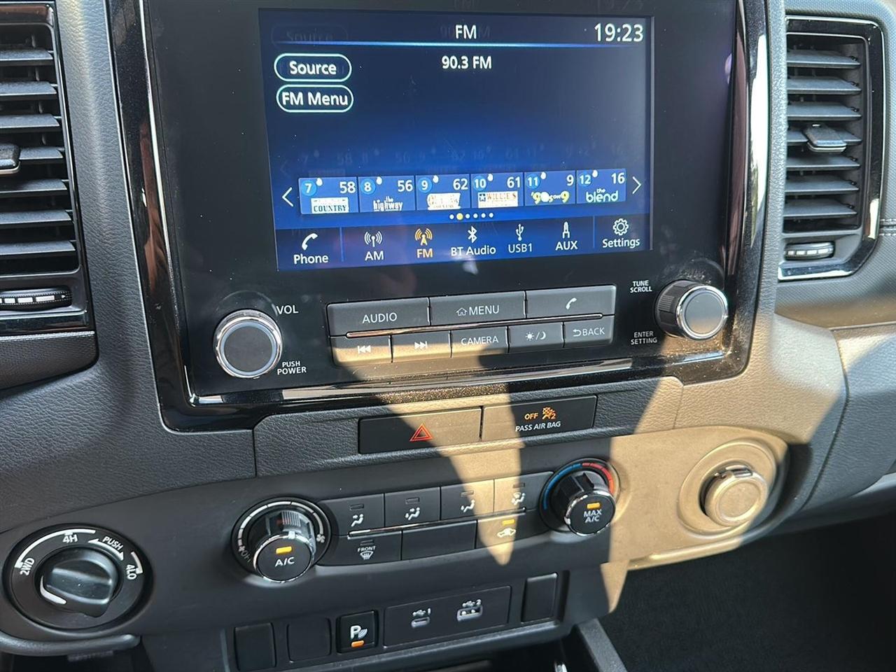 Nissan Frontier SV Crew Cab 4WD 2023