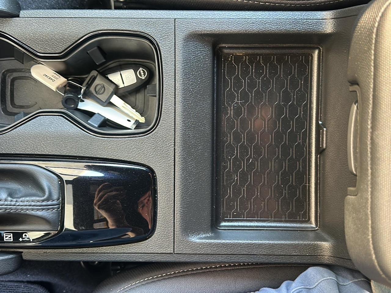 Nissan Frontier SV Crew Cab 4WD 2023