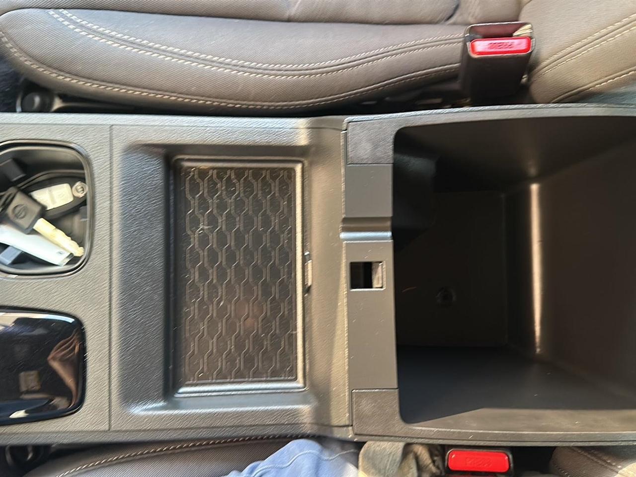 Nissan Frontier SV Crew Cab 4WD 2023