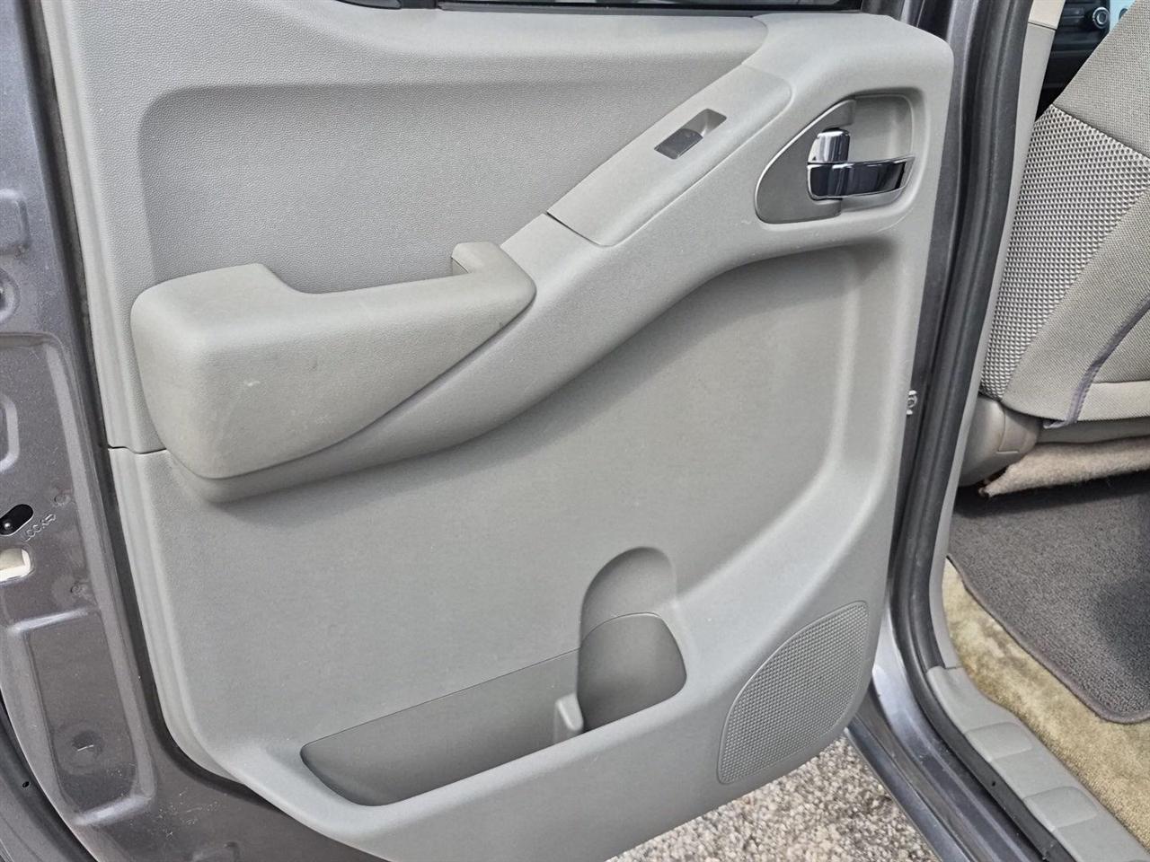 Nissan Frontier SV Crew Cab 5AT 4WD 2018