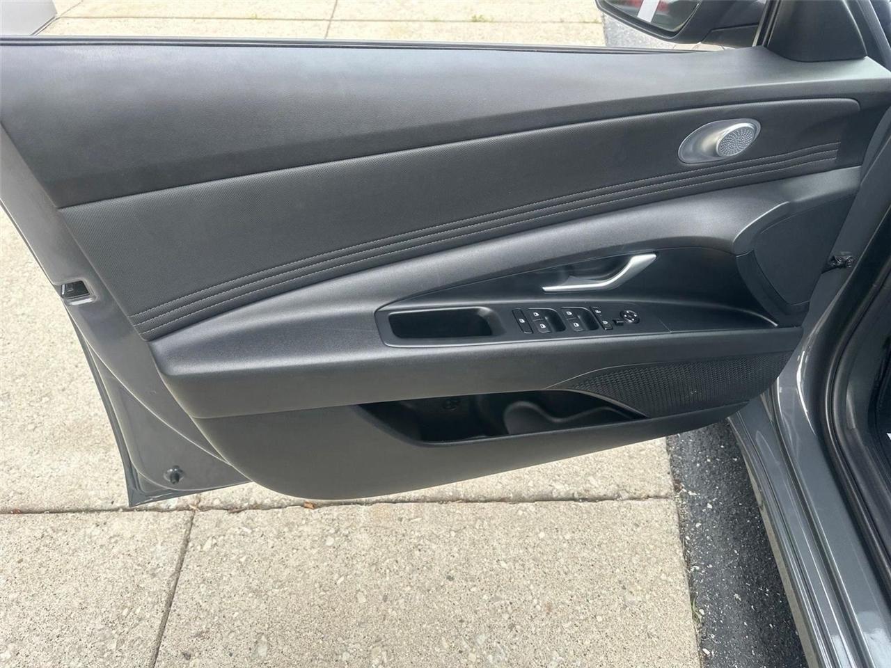 Hyundai Elantra SEL Convenience 2025