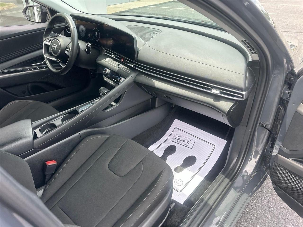 Hyundai Elantra SEL Convenience 2025