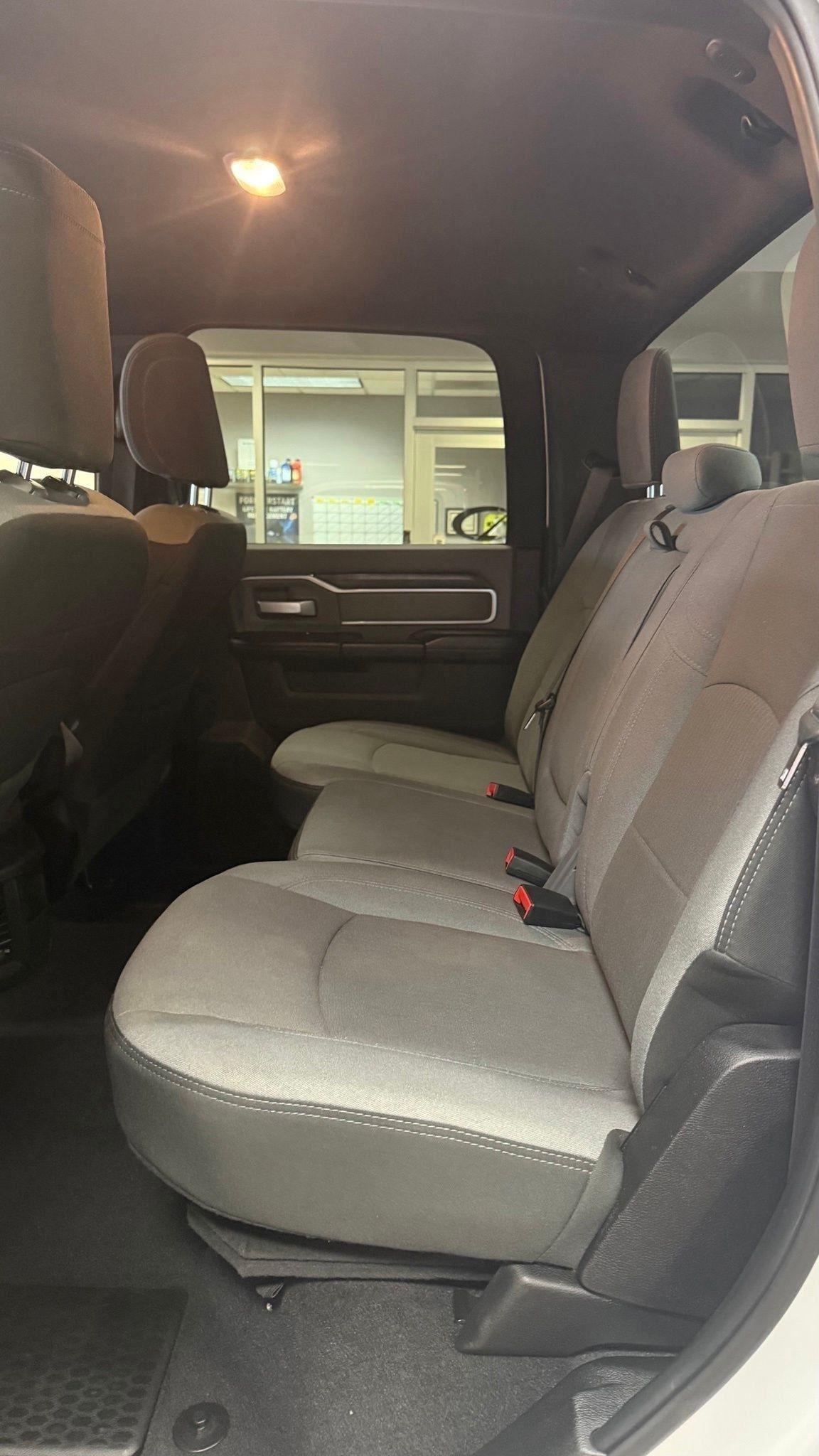 RAM 3500 Big Horn Crew Cab SWB 4WD 2022