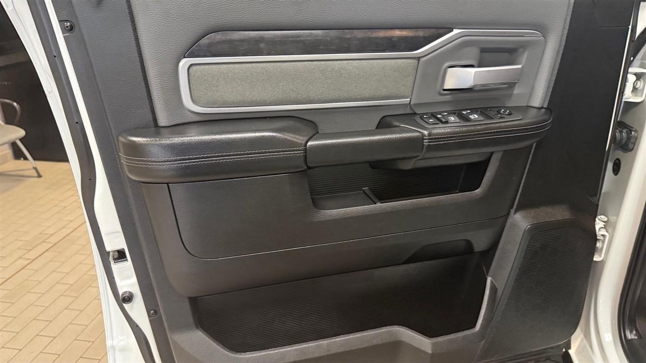 RAM 3500 Big Horn Crew Cab SWB 4WD 2022
