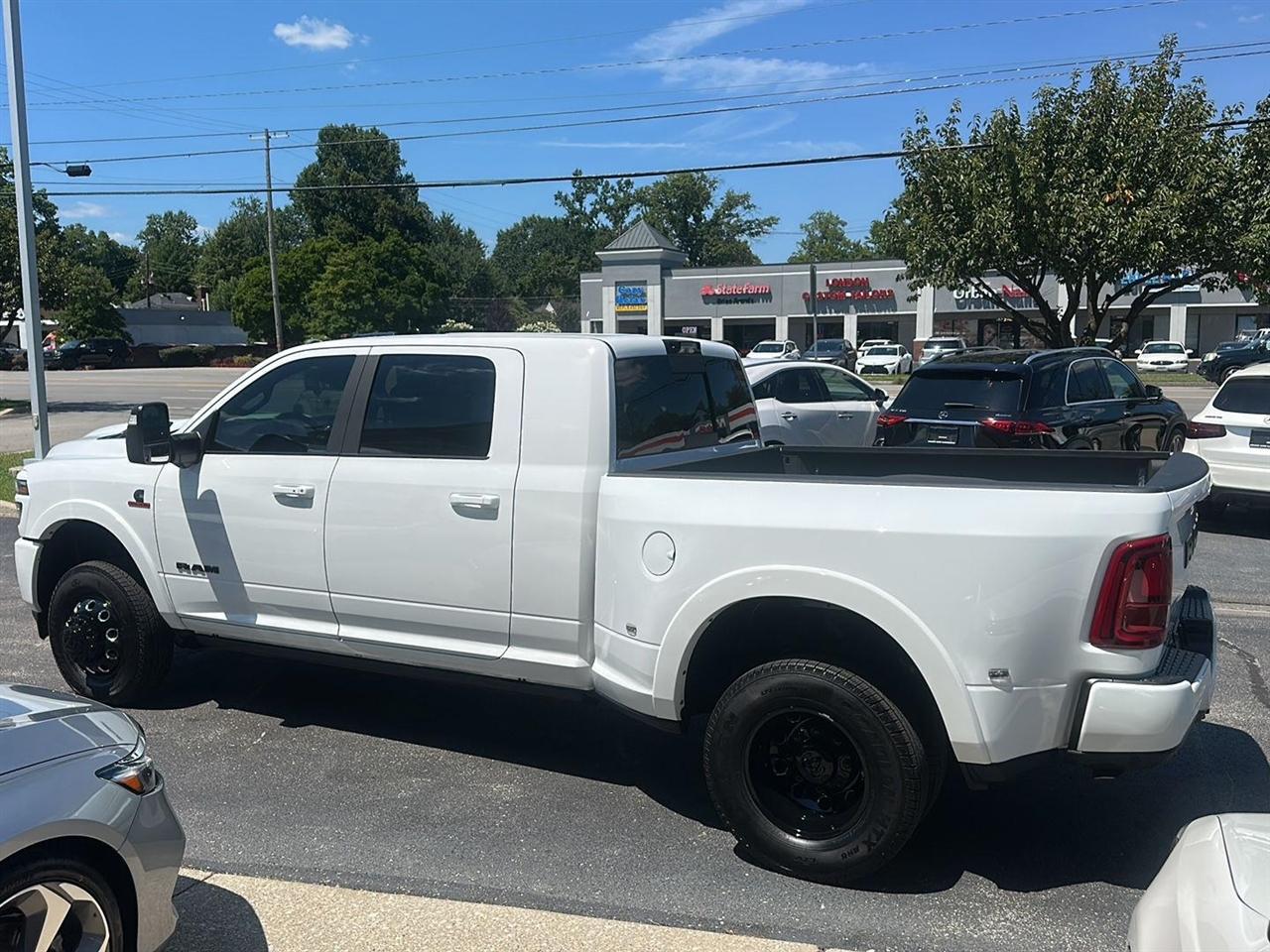 RAM 3500 Limited Mega Cab 4WD DRW 2026