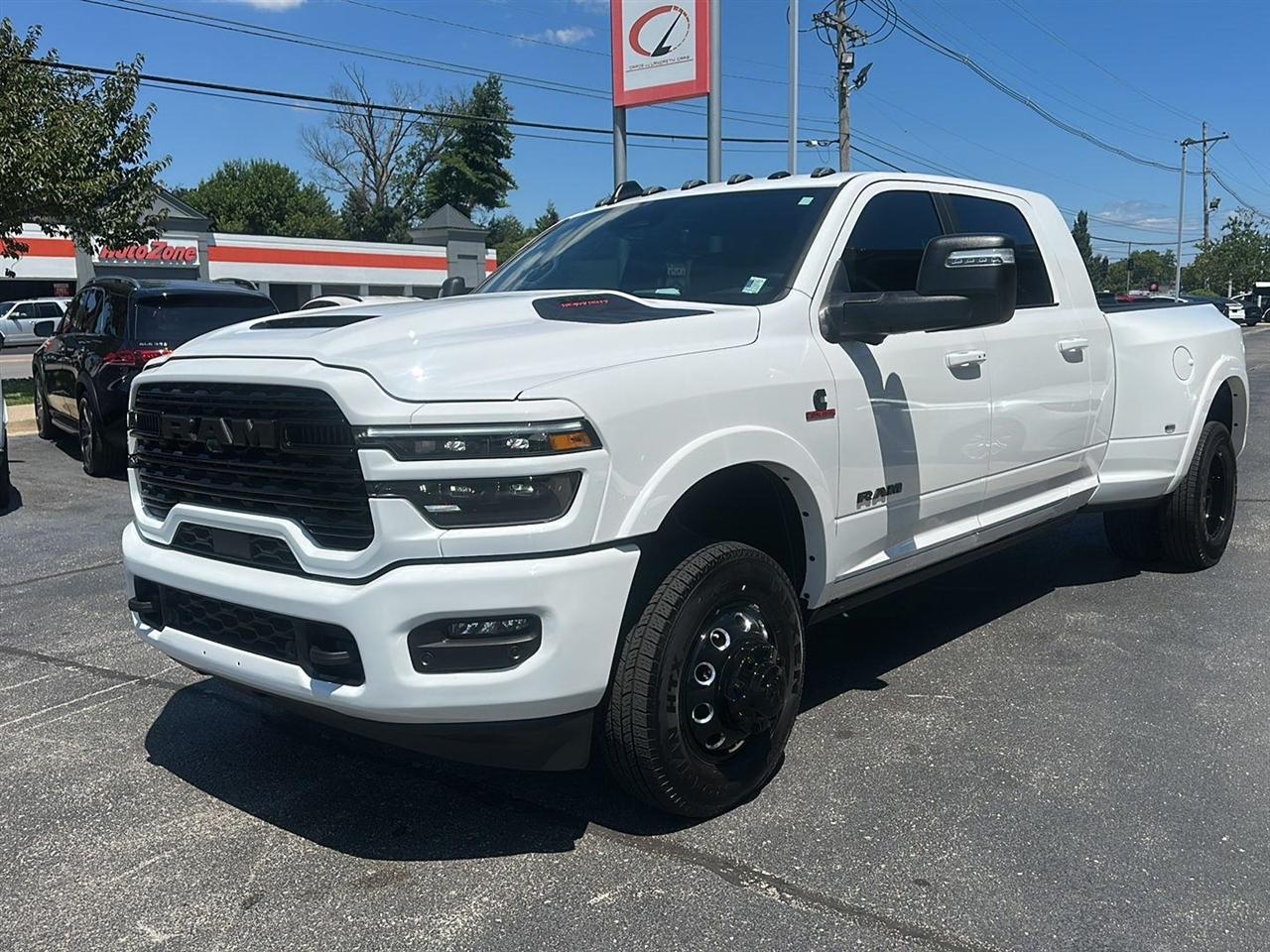 RAM 3500 Limited Mega Cab 4WD DRW 2026