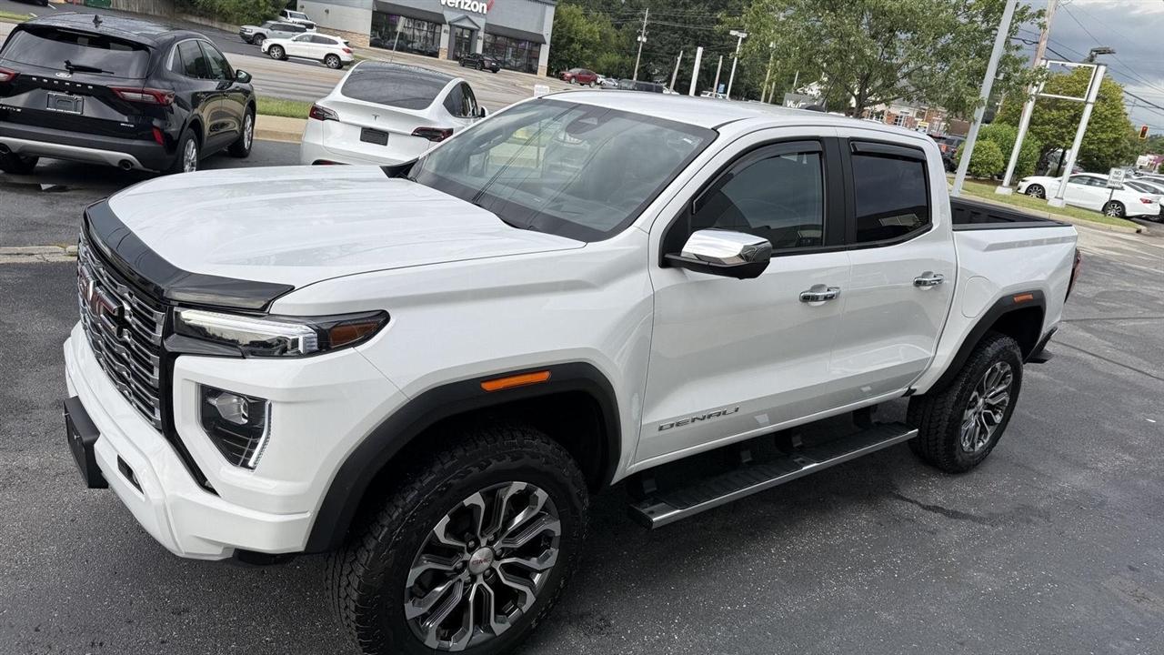 GMC Canyon Denali Crew Cab 4WD 2023
