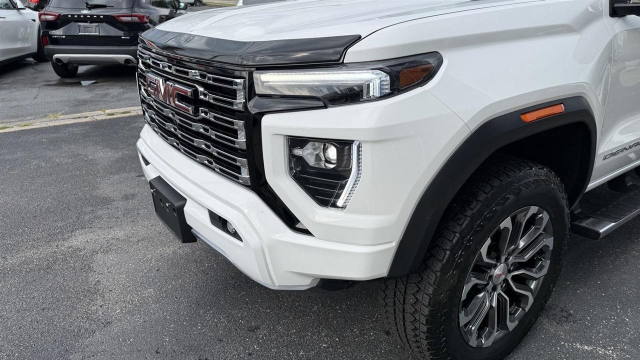 GMC Canyon Denali Crew Cab 4WD 2023