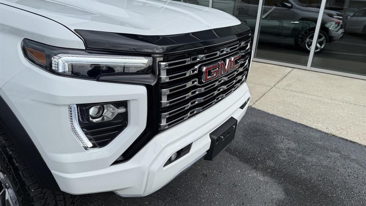 GMC Canyon Denali Crew Cab 4WD 2023