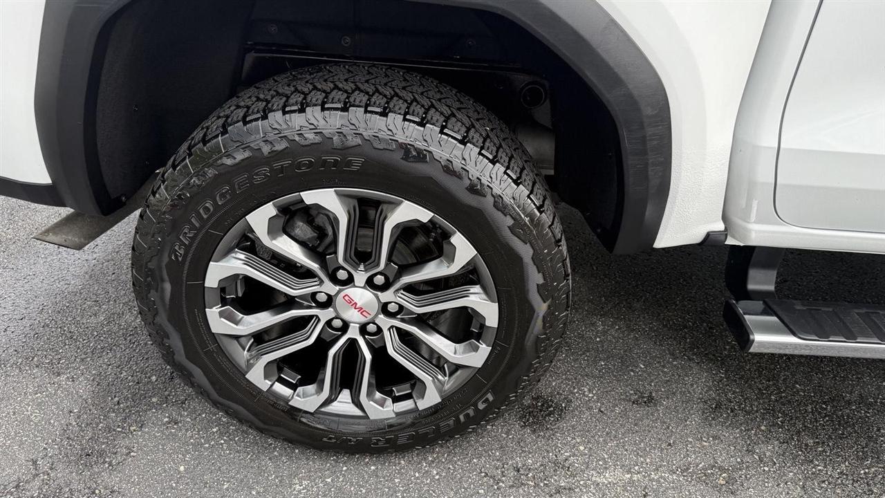 GMC Canyon Denali Crew Cab 4WD 2023